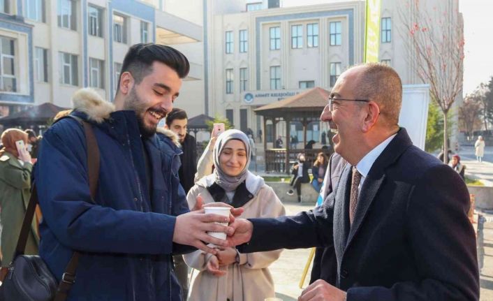 Meram Gençlik Meclisi’nden öğrencilere çorba ikramı