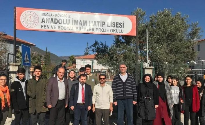 Mezun olduğu okulun öğrencilerine mesleğini tanıttı