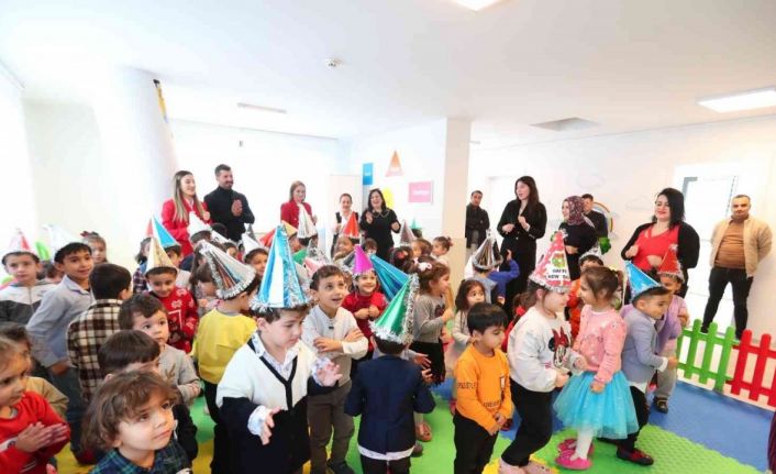 Minikler yeni yılı gündüz bakımevinde kutladı