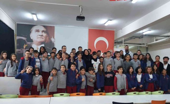 Muhtar İnci Nur Duman, Dünya Kadın Hakları Günü’nde öğrencilerle bir araya geldi