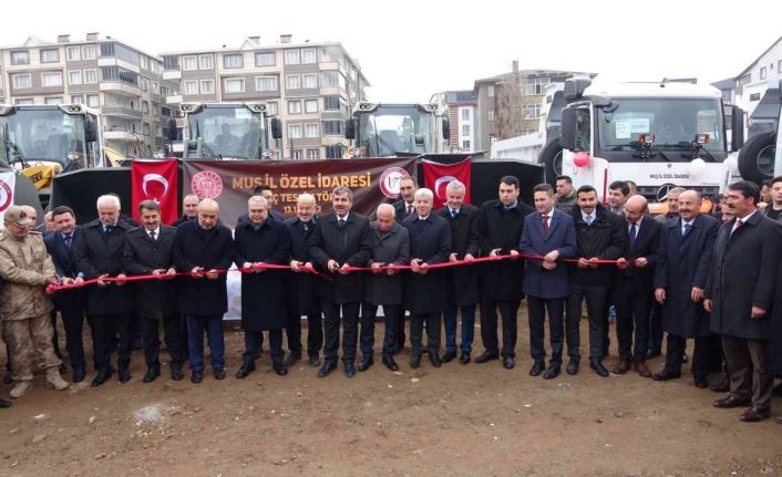 Muş İl Özel İdaresi parkı 13 yeni iş makinesi ile güçlendirildi