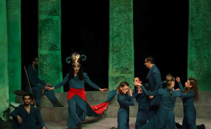 NEVÜ’de ‘Binbir Gece Masalları’ tiyatro oyunu sahnelendi