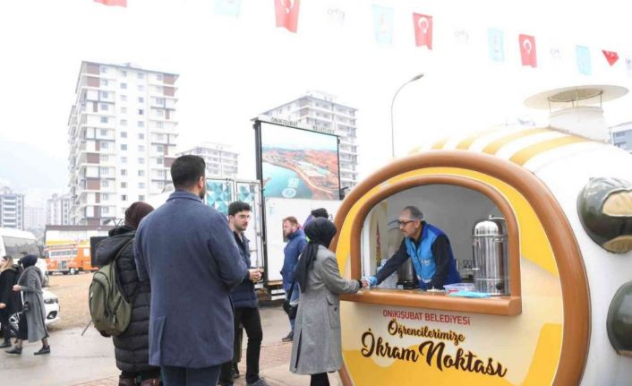Onikişubat Belediyesinden öğrencilere sıcak çorba, simit ve çay ikramı