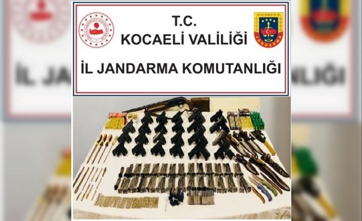 Onlarca tabanca, yüzlerce fişek ele geçirildi