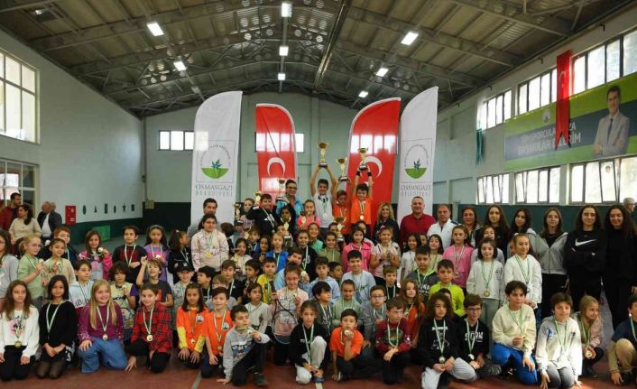 Osmangazi Tenis Kış Kupası nefes kesti