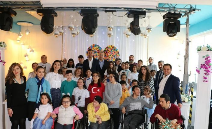 Özel çocuklara ve yaşlı hastalara kaybolma ihtimaline karşı sevgi izi dövmesi