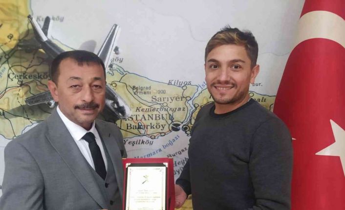Özel insanlardan Line TV’ye özel plaket