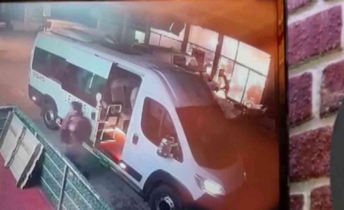 Pendik’te sobaya tiner kutusunu atan genç dehşeti yaşadı: Alevler içinde dışarı koşan genci vatandaşlar kurtardı