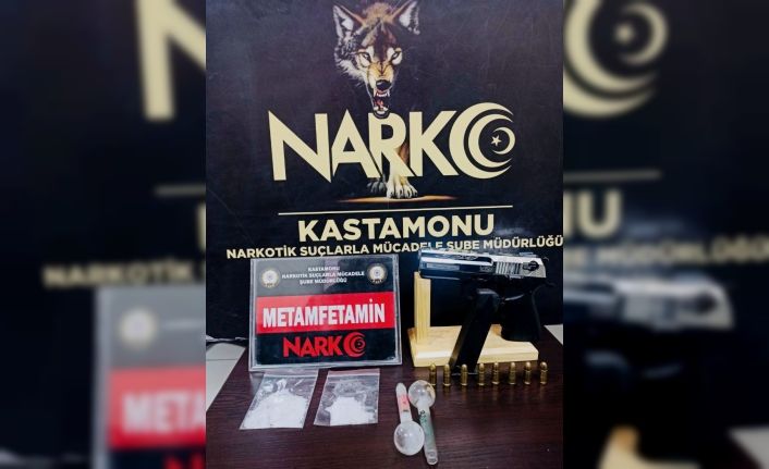 Polis ekiplerinin şüphesi ele verdi: Uyuşturucuyla ili yakalanan 3 kişi gözaltına alındı