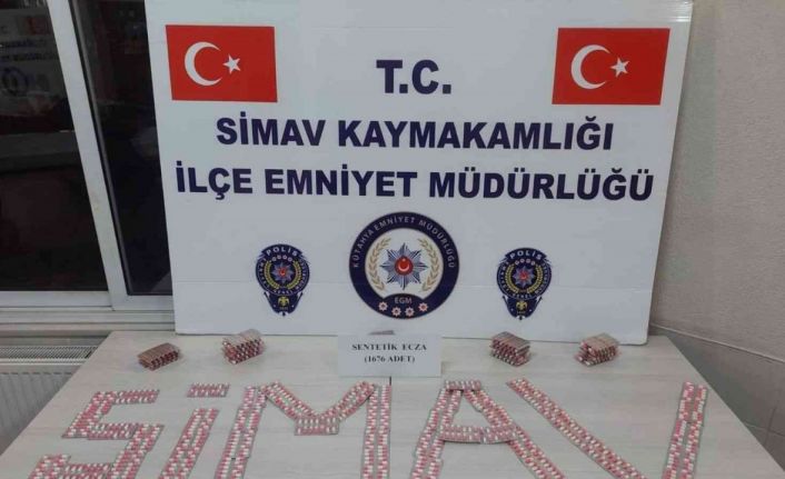 Polisten kaçan araçtan yüklü miktarda uyuşturucu hap çıktı