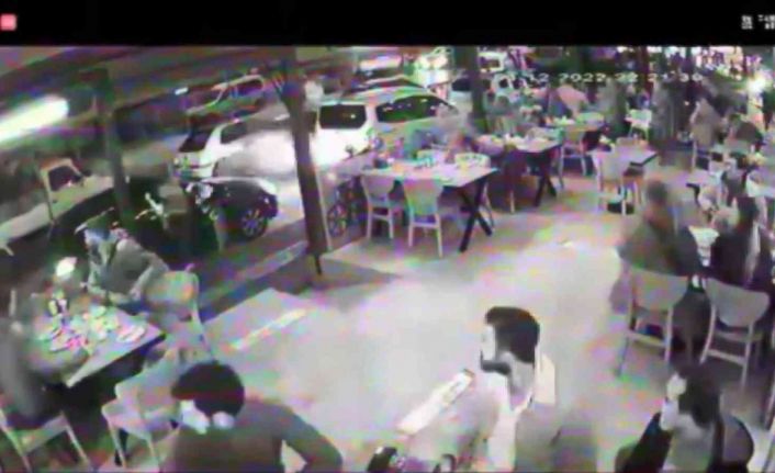 Polisten kaçan şüpheliler 4 otomobile çarparak durabildi