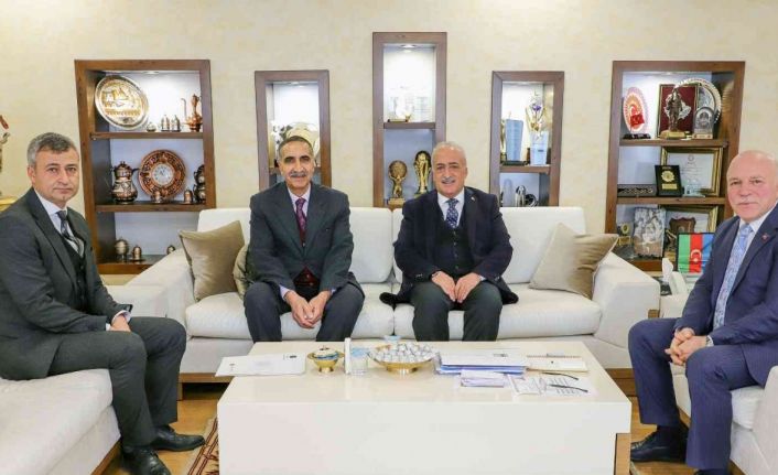 Rektör Çomaklı, hayvan sağlığının korunması amacıyla Başkan Sekmen ile bir araya geldi