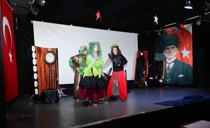 Savaş mağduru Ukraynalı çocuklara tiyatro gösterisi