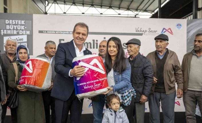 Seçer, bal sağım çadırı ve ceviz fidanı dağıtım törenine katıldı