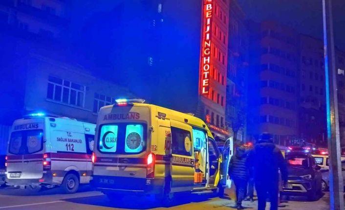 Şişli’de otelde çıkan yangın büyük paniğe neden oldu, 1 kişi dumandan etkilendi