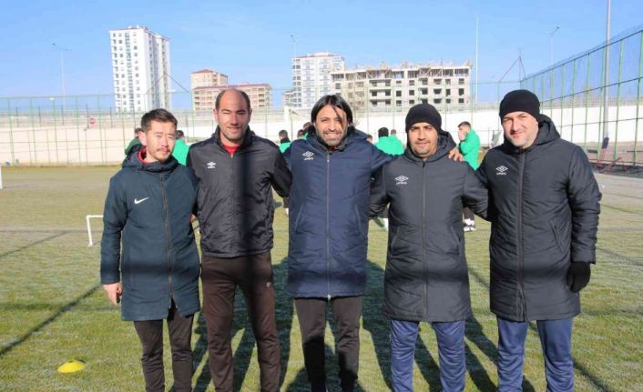 Sivas Belediyespor’un yeni teknik direktörü Hayrettin Yerlikaya ilk idmanına çıktı