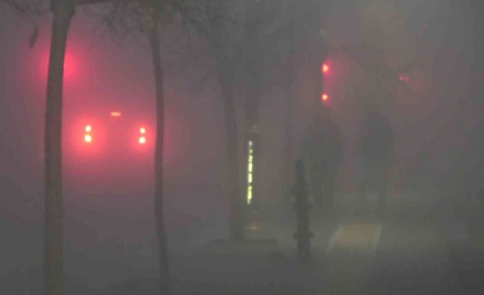 Sivas’ta yoğun sis: Görüş mesafesi de 10 metreye kadar düştü