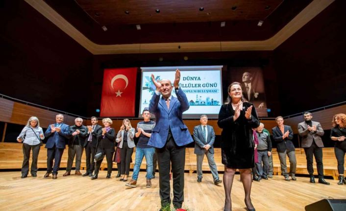 Soyer: “İzmir felaketleri gönüllülükle aştı”