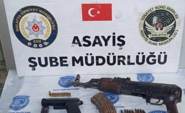 Şüphe üzerine durdurulan araçta kalaşnikof çıktı