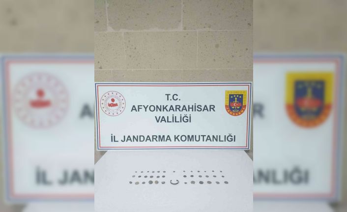 Şüphe üzerine üst araması yapılan şahıstan çok sayıda tarihi eser ele geçirildi