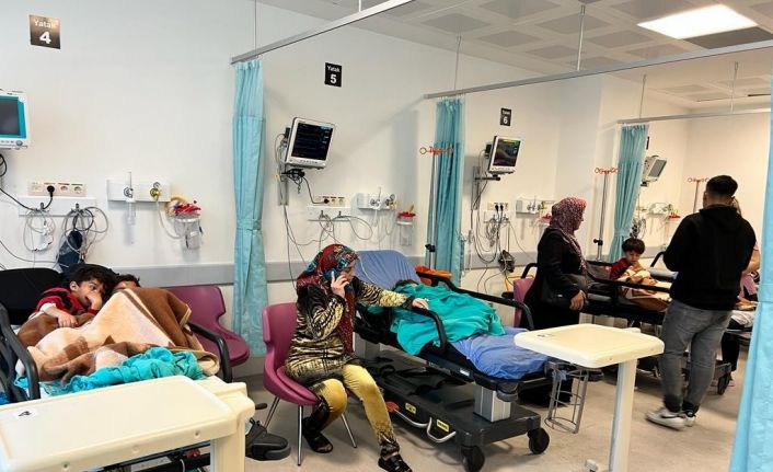 Suriyeli ailenin yaşadığı evi su bastı, 4 çocuk kurtarılarak hastanede tedavi altına alındı