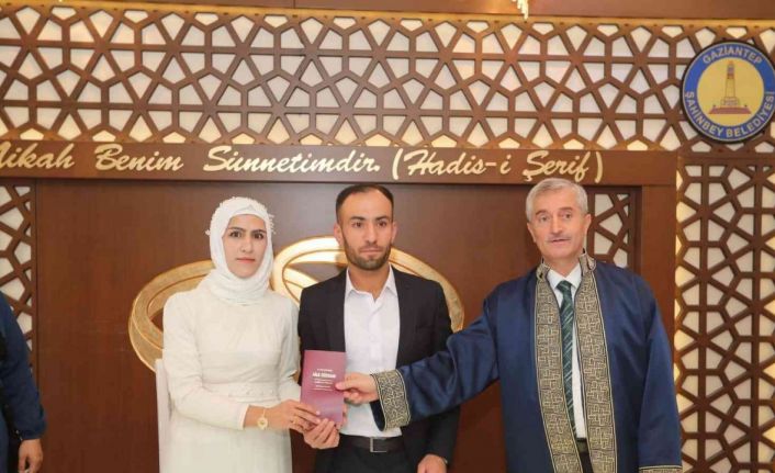 Tahmazoğlu’ndan nikahı kıyılan çifte sürpriz