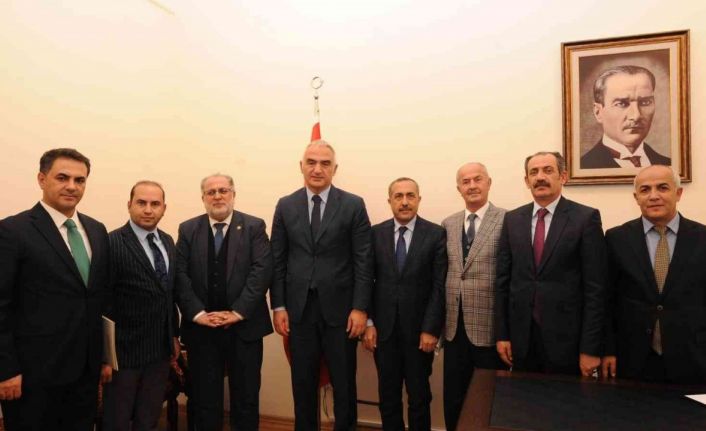 Van milletvekilleri turistik Van Gölü Ekspresi için Bakan Ersoy’la görüştü