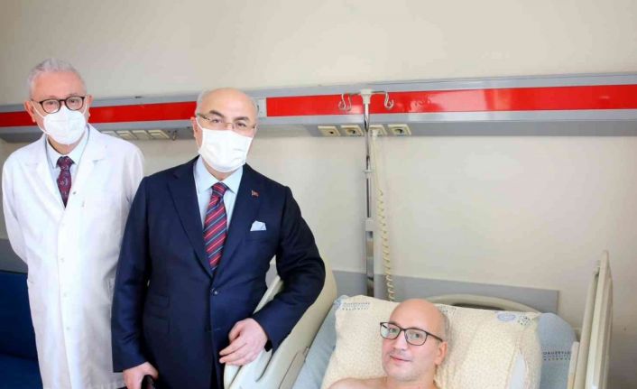 Yaralanan Göztepe taraftarına Vali Köşger’den ziyaret