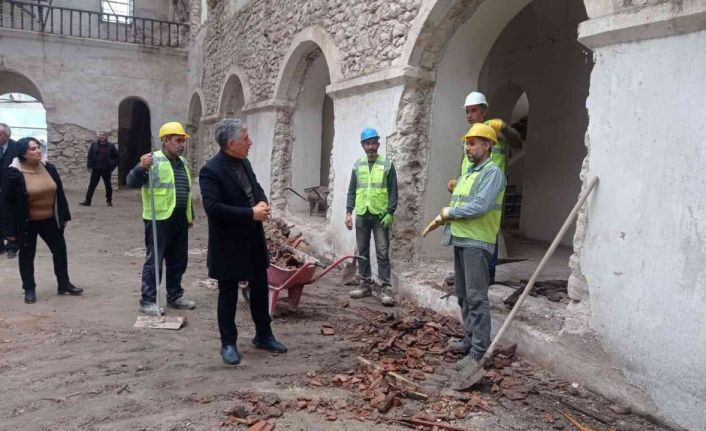 Yavuz: "Sarı okul, bilim sanat merkezi olarak hizmet verecek"