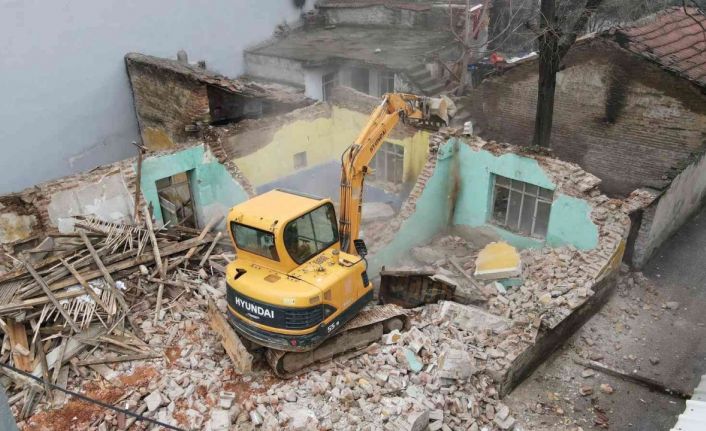 Yıldırım Belediyesi 494 metruk binayı yıktı