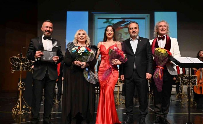 Zeki Müren Bursa’da şarkılarla anıldı
