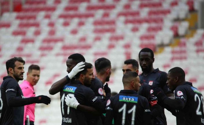Ziraat Türkiye Kupası: Sivasspor: 3 - Esenler Erok Spor: 1  (İlk yarı)