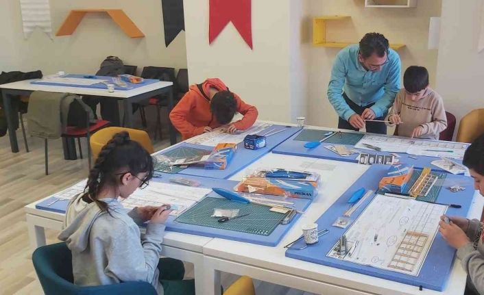 13 Şubat Gençlik Merkezi eğitimlerini sürdürüyor