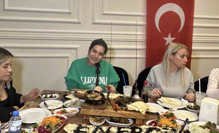 Adanalı kebapçı, özel sunumlarıyla misafirlerini ağırlıyor