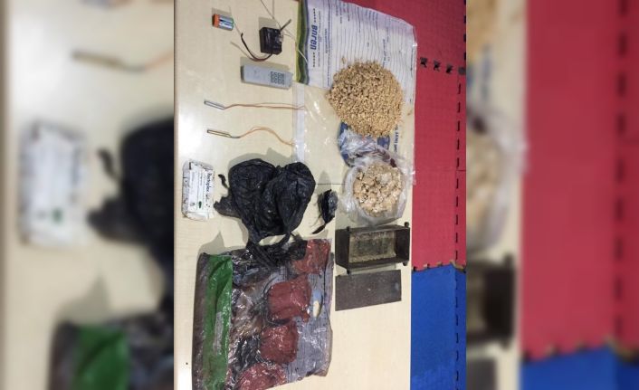 Afrin’de toprağa gömülü halde 1.6 kg C4 ve 1.5 kg TNT ile hazırlanan EYP ele geçirildi