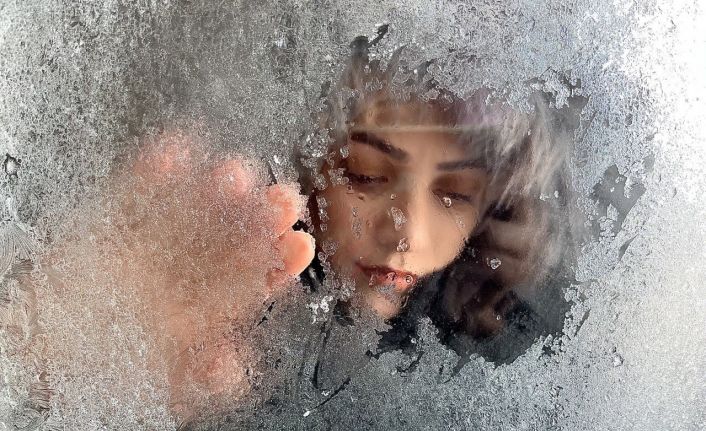 Ağrı dondu, camlar buz tuttu