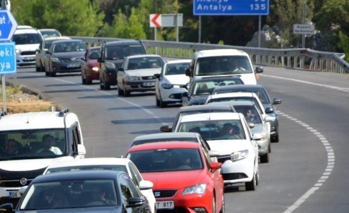 Antalya’da trafiğe kayıtlı taşıt sayısı son 1 ayda 11 bin arttı