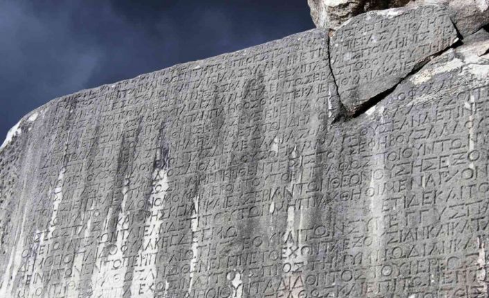 Antik kentte bulunan sabit fiyat (narh) kararnamesi, kentin Roma döneminde yaşadığı ekonomik krizle mücadeleyi gösteriyor