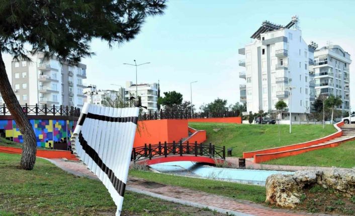 Atıklar parkta sanata dönüştü