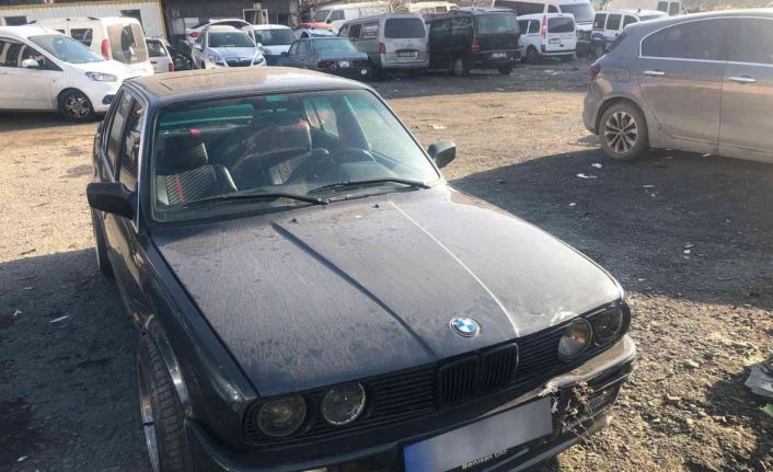 Avcılar’da drift atan sürücünün ehliyetine el konuldu, araç trafikten men edildi