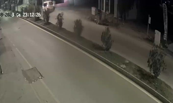 Aydın’da iş yerine dalan araç kazasının güvenlik kamera görüntüleri ortaya çıktı
