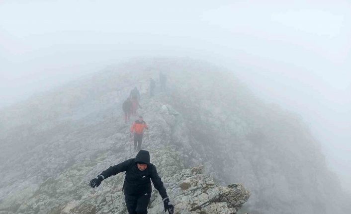 Aydınlı dağcılar, Mitolojilere konu olan Murat Dağı’na tırmandı