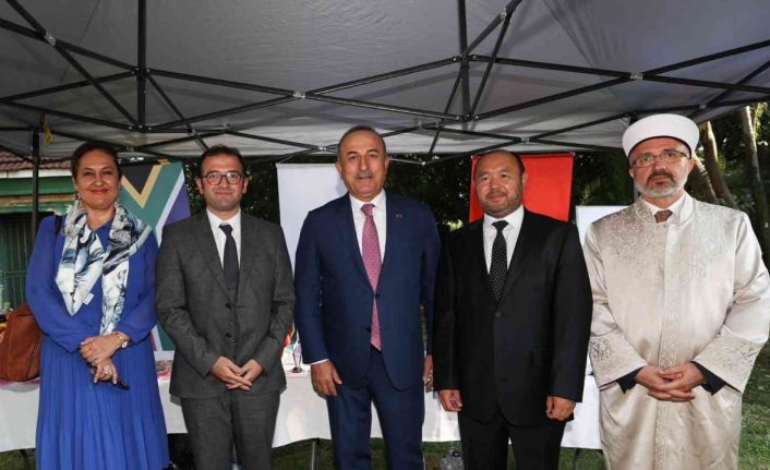 Bakan Çavuşoğlu, son Osmanlı Başkonsolosu Mehmet Remzi Bey’in kabrini ziyaret etti