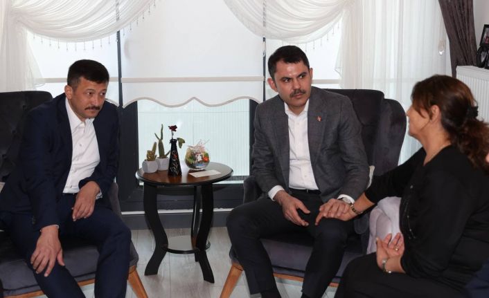 Bakan Kurum’dan depremzede ’Hatice Abla’ya yeni konutunda ziyaret