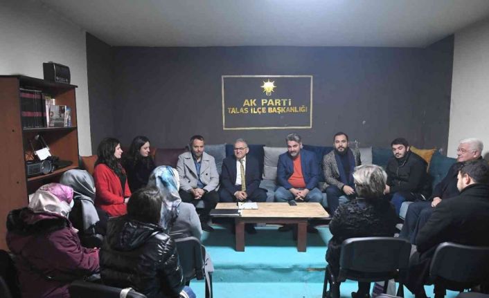 Başkan Büyükkılıç, AK Parti Talas İlçe Başkanlığı yönetim kurulu toplantısına katıldı