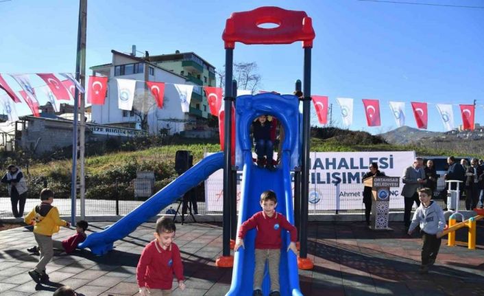 Başkan Genç, öğrencilere karne hediyesi olarak Akyazı Çocuk Parkı’nı hizmete açtı