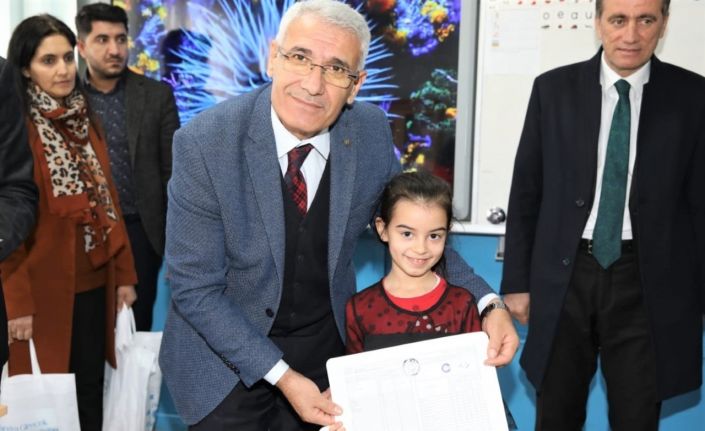 Başkan Güder, öğrencilerin karne heyecanına ortak oldu