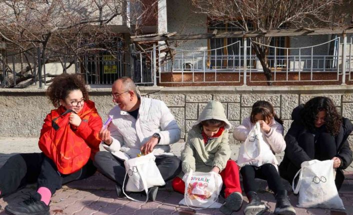 Başkan Kavuş çocuklarla şivlilik topladı