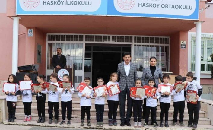 Başkan Özcan karne heyecanına ortak oldu