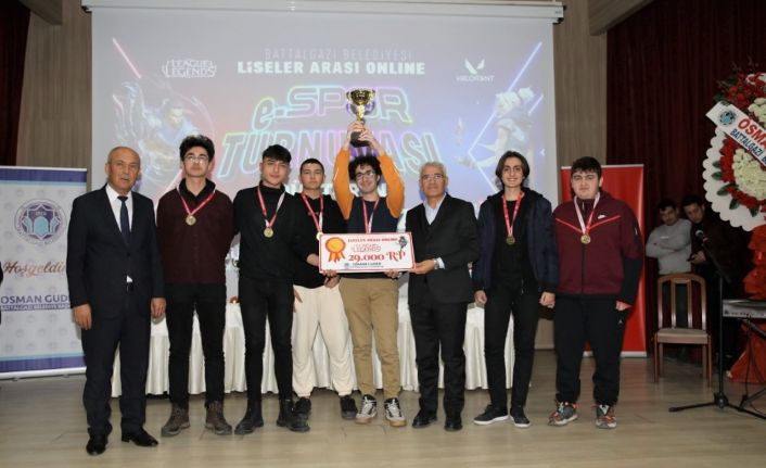 Battalgazi’deki şampiyonlar ödüllerine kavuştu